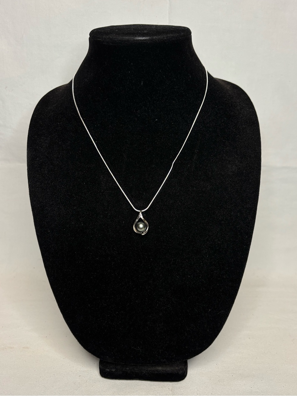Gray Pearl & Sterling Pendant on 20in Sterling Chain #6172